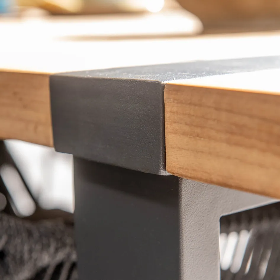 Alto 0005 Alto teak table detail 01