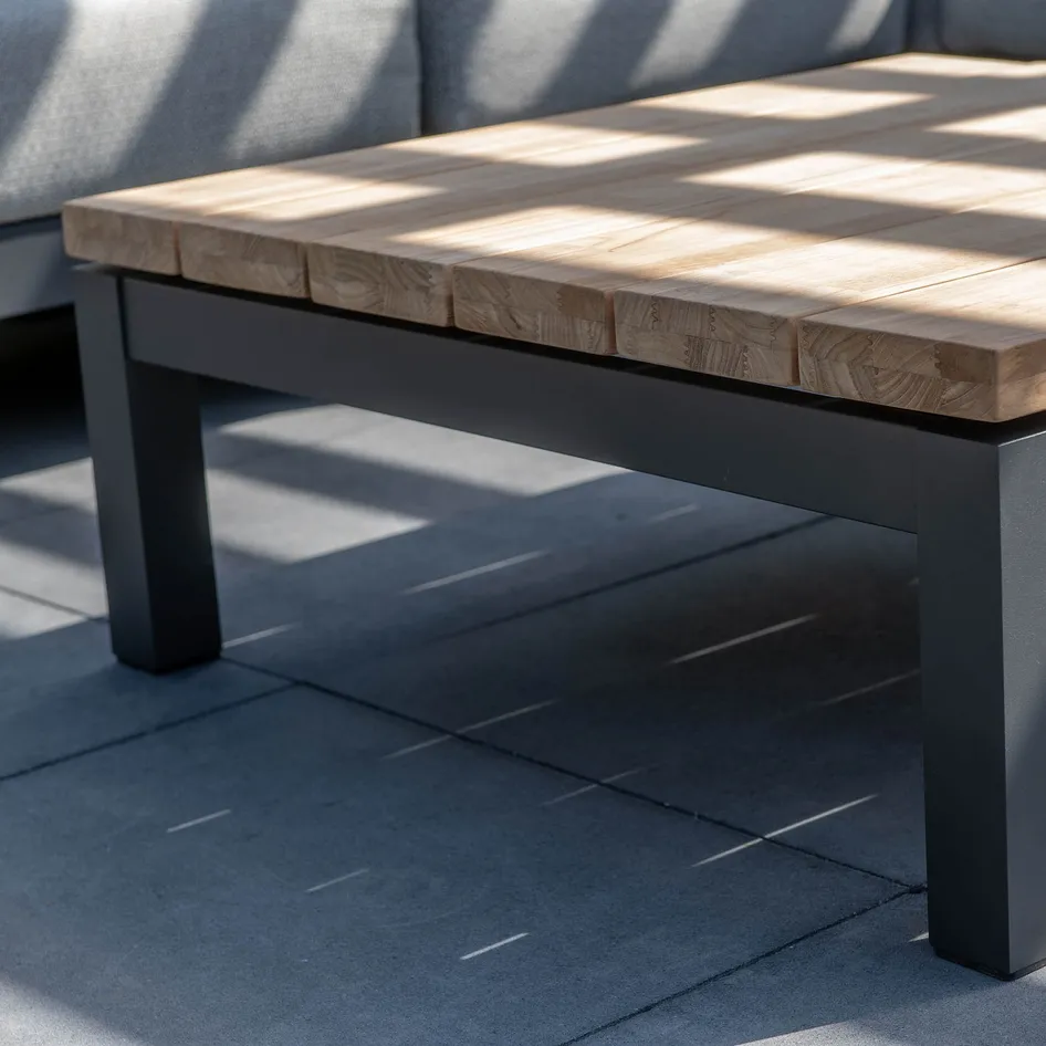 Capitol 0003 4 SO Capitol table square Detail 03