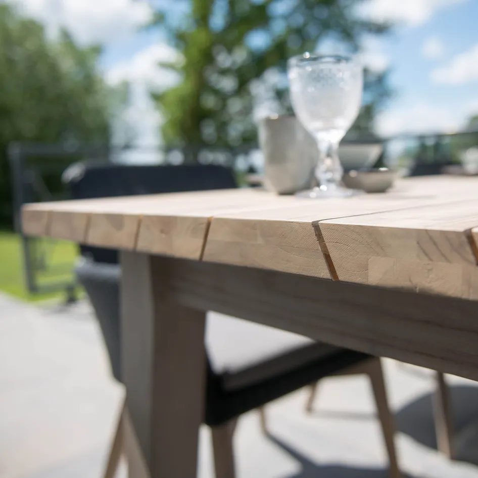 Derby 0003 Taste Derby table front detail