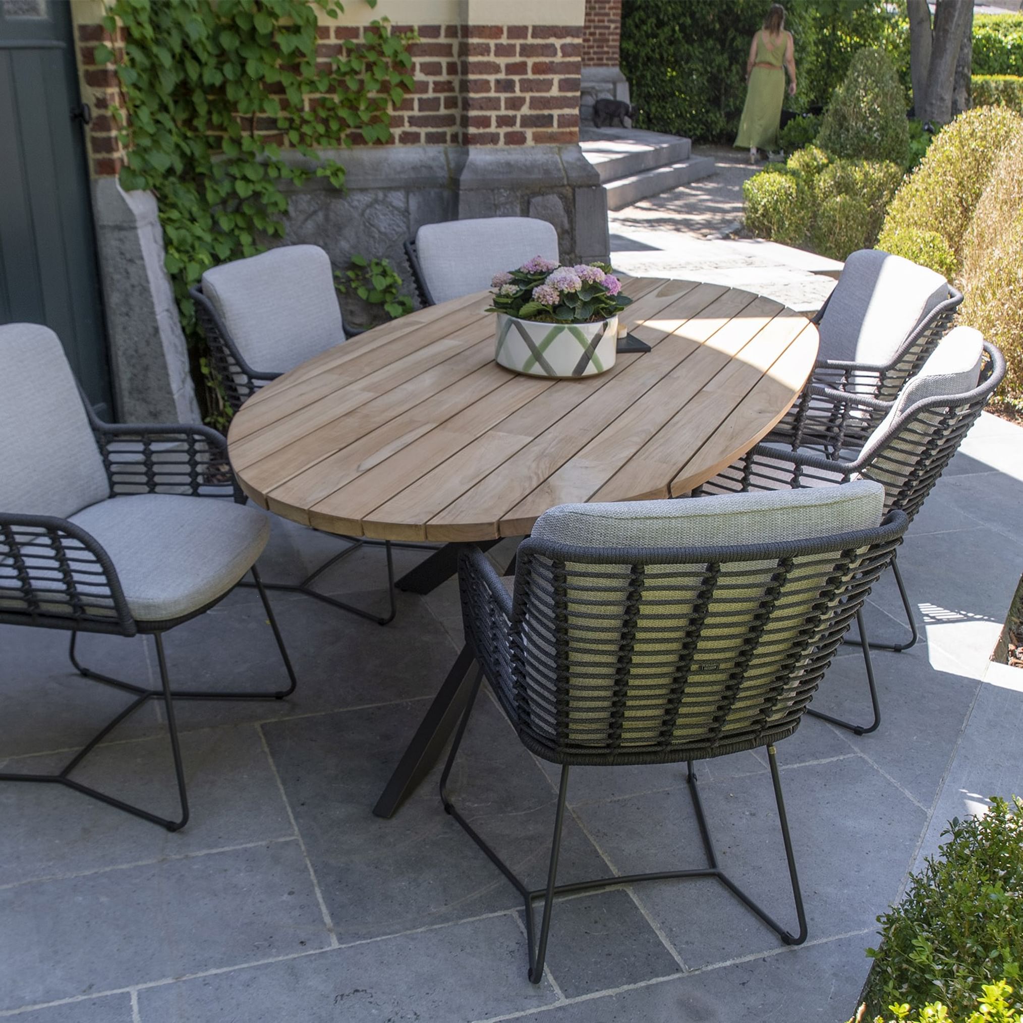 Fabrice 0002 Fabrice dining Prado ellipse set 01