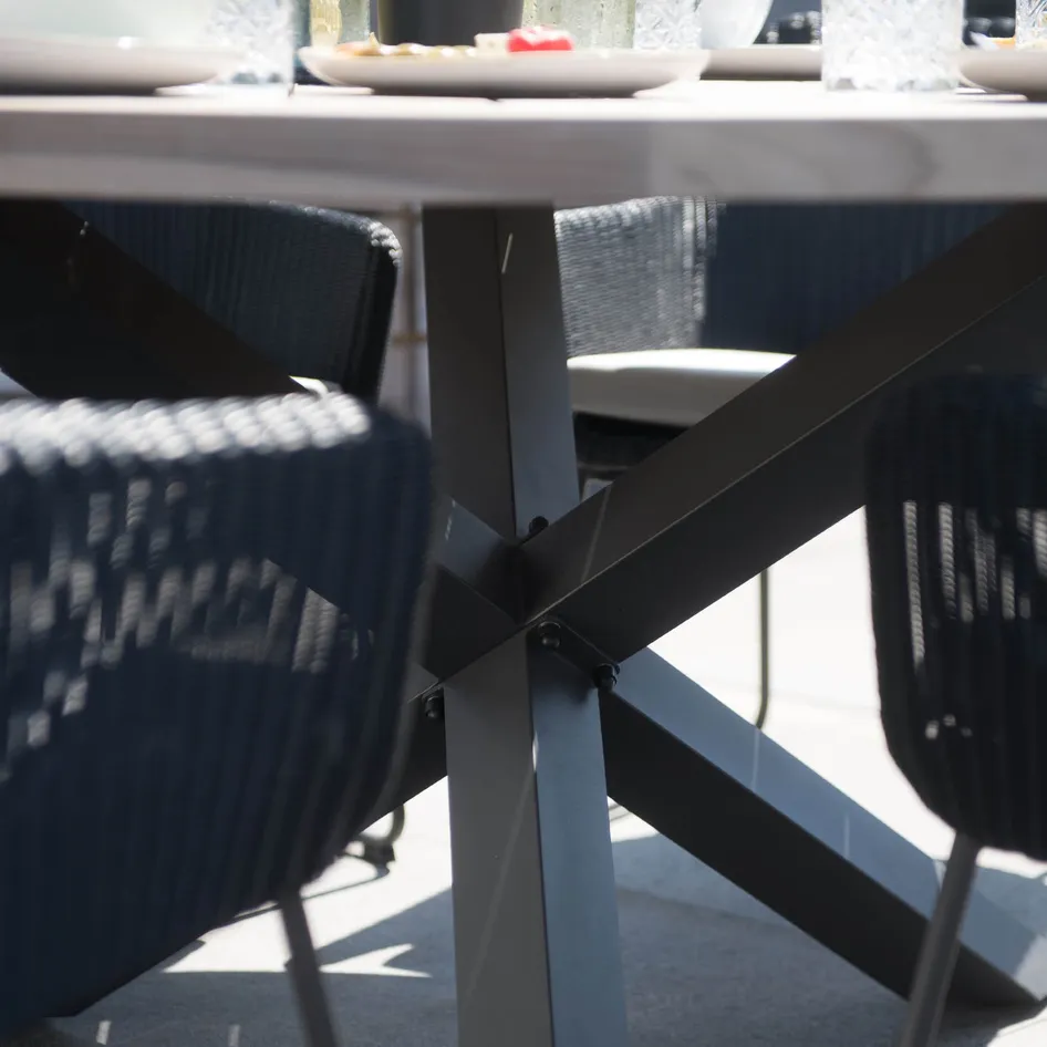 Louvre 0001 Louvre teak alu frame detail 01