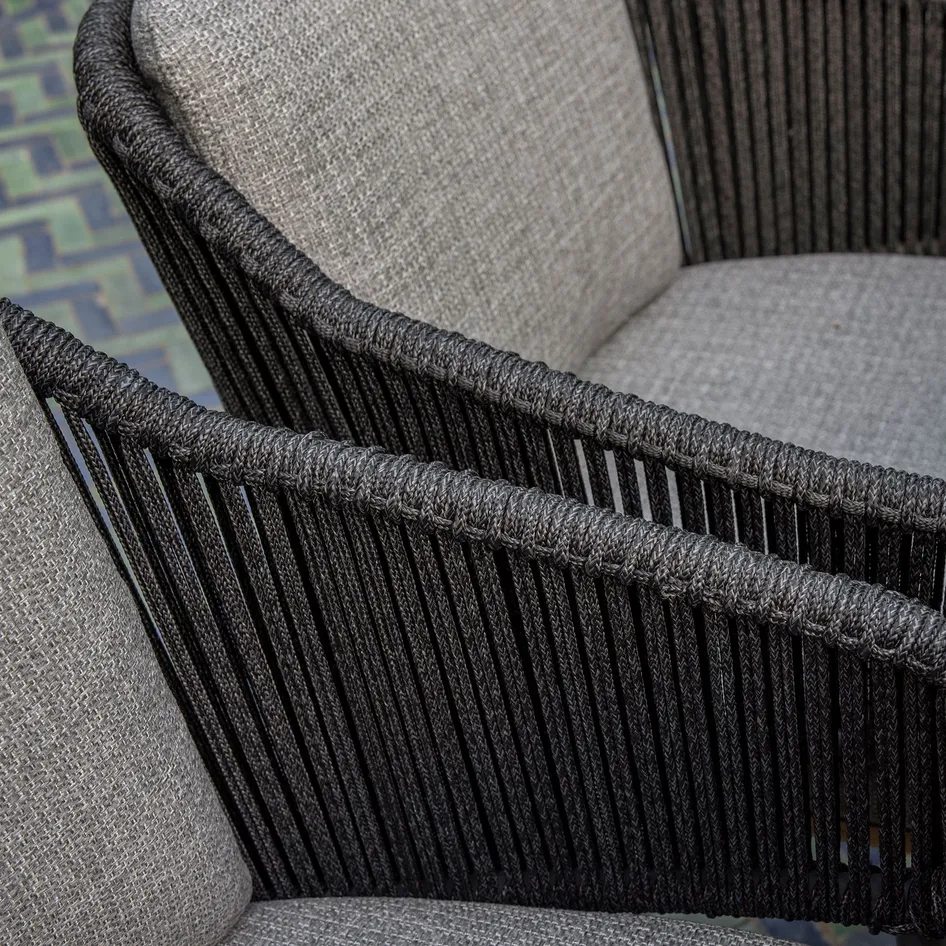 Ravello dining detail