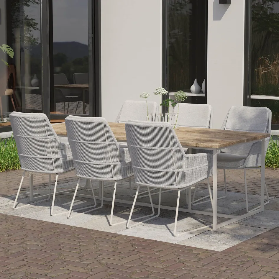 Valencia 0004 Valencia frozen dining set outdoors