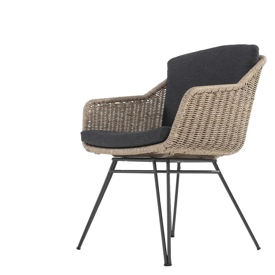 Bohemian dining chair with 2 cushions laag persp 02