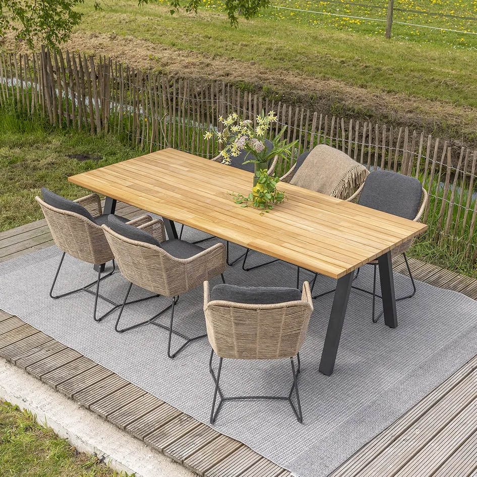 Belmond dining natural with ambassador outdoor 01