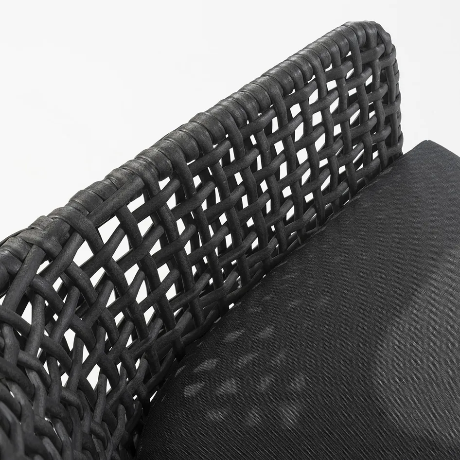 Opera dining chair with 2 cusions detail 01