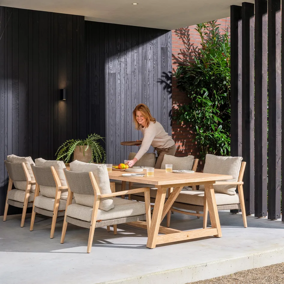 Julia low dining set