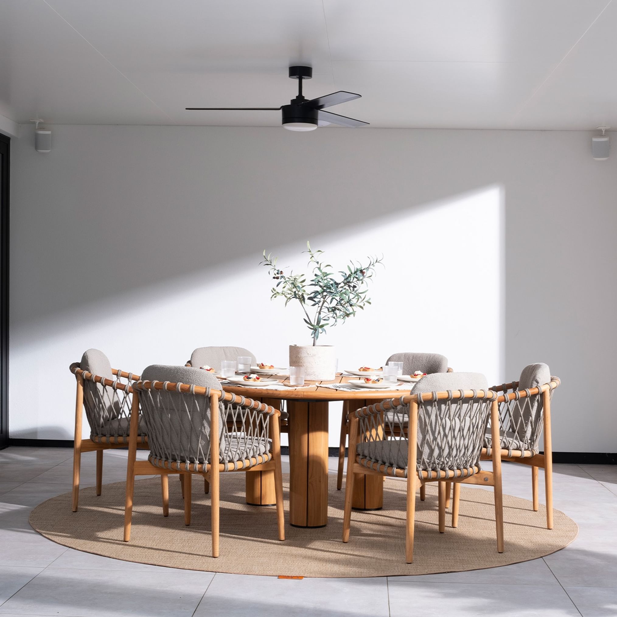 Nora dining set