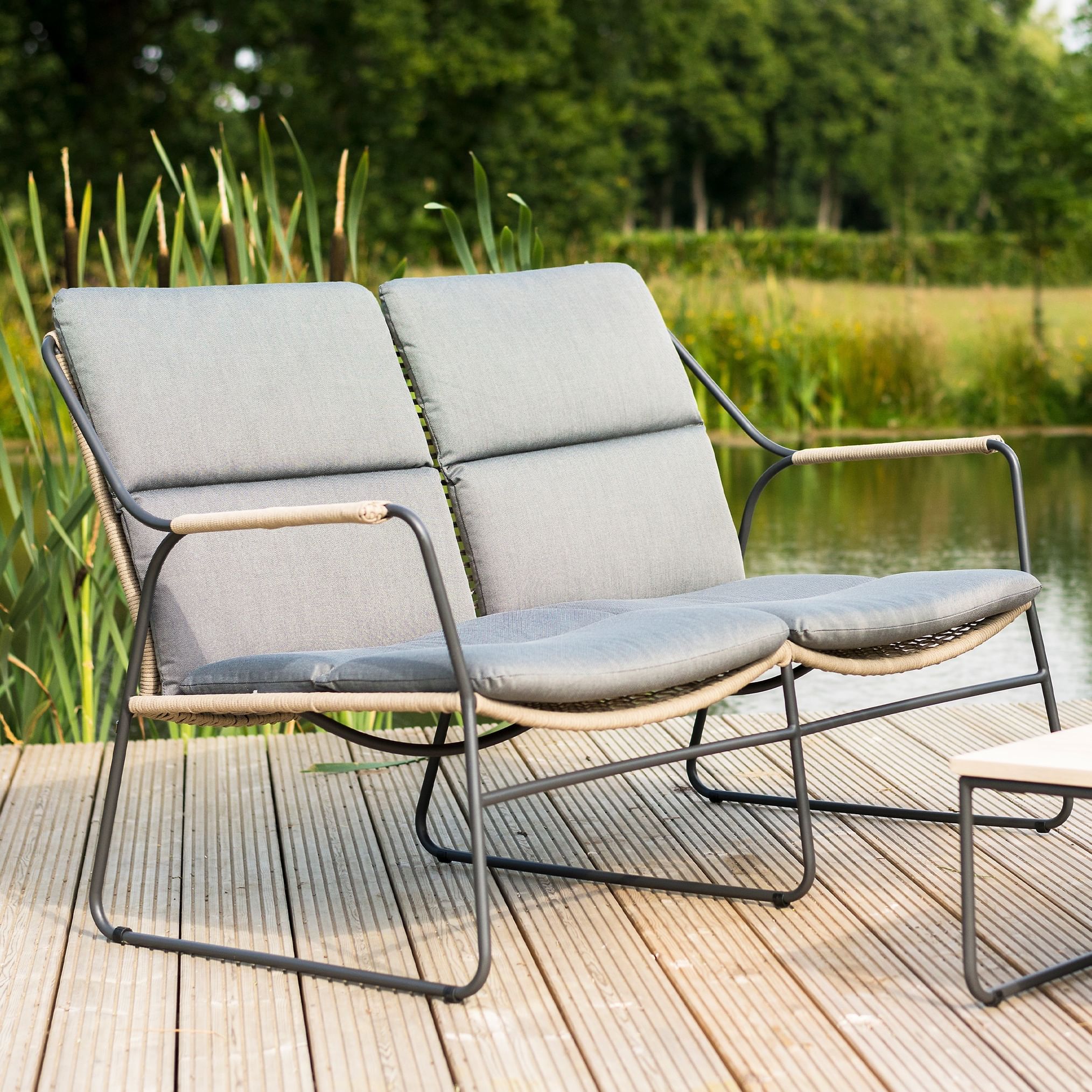 UK Scandic lounge bank